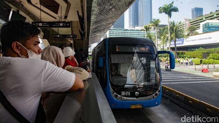 Libur Nyepi &amp; Lebaran di Jakarta? Ini Cara Mudah Keliling Ibu Kota Naik Transportasi Umum, 1. Siapkan Kartu Uang Elektronik, 2. Perhatikan Jam Operasional Transportasi, 3. Hindari Jam Sibuk, 4. Gunakan Aplikasi Navigasi, 5. Ikuti Aturan dan Antre dengan Tertib, 1. Cara Naik KRL Commuter Line, 2. Cara Naik MRT Jakarta, 3. Cara Naik LRT Jabodebek, 4. Cara Naik Transjakarta