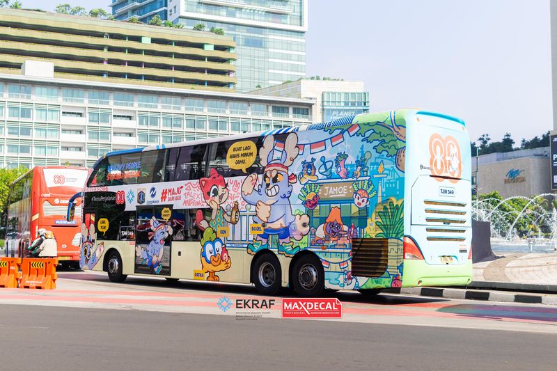 Array,Transjakarta Jadi Kanvas Berjalan Berkat Karya Seniman Lokal