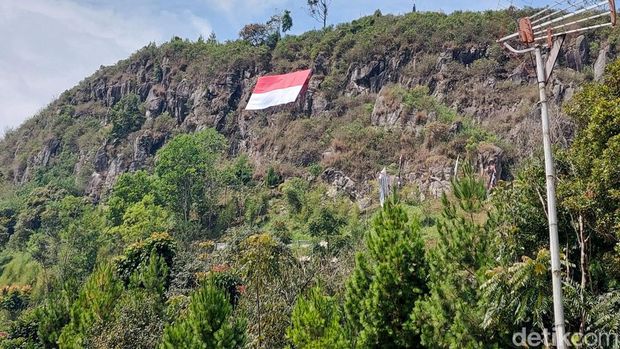 Array,Gunung Batu Spot Ikonik Bukti Gempa Sesar Lembang-Makam Keramat