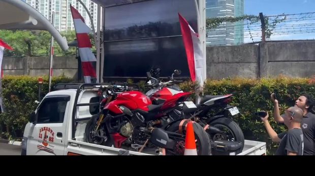 Array,Wamenaker Noel yang Kena OTT KPK Terima Motor Ducati