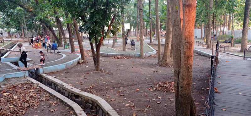 Array,Napas Segar, Sejuk, dan Teduh di Hutan Kota Patriot Bina Bangsa Bekasi