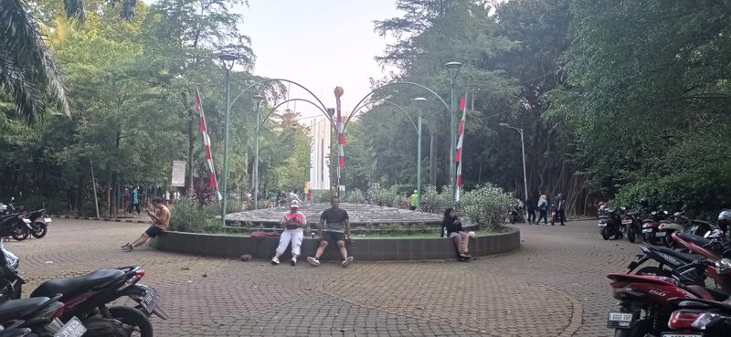 Array,Napas Segar, Sejuk, dan Teduh di Hutan Kota Patriot Bina Bangsa Bekasi