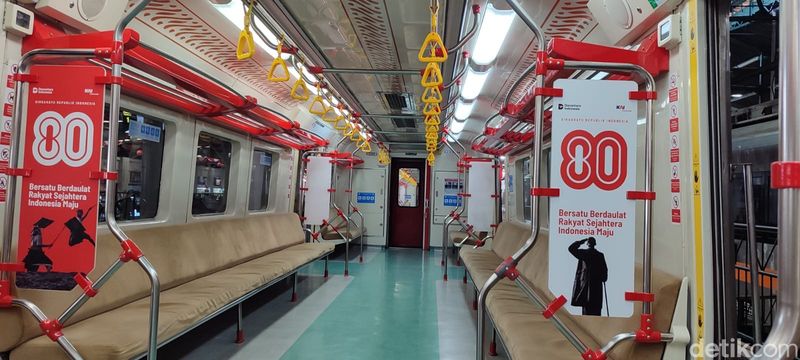 Array,Pengalaman Pertama Naik KRL Jogja-Solo: Padat, tapi Masih Bisa 'Bernapas'