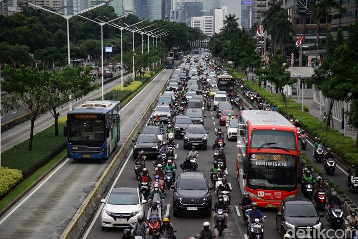 Array,Catat! 33 Jalanan Jakarta Ditutup Mulai Sore Ini