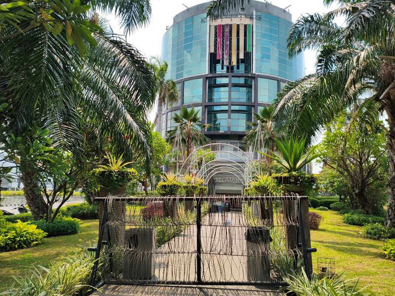 Daftar Museum dan Mal yang Tutup Sementara Selama Aksi Demo di Jakarta, 1. Museum Nasional Indonesia, 2. Museum Perumusan Naskah Proklamasi, 3. Galeri Nasional, 4. MoJA Museum, 5. Mal Atrium Senen