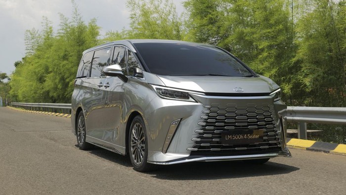 Array,Orang Tajir di RI Beli Lexus Banyak yang Kredit, tapi Nyicilnya Cuma 2 Tahun