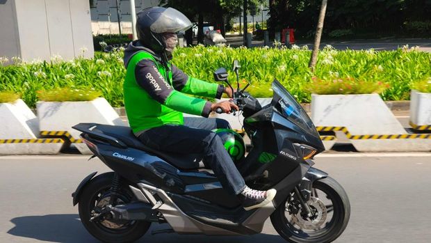 Array,Ojol Minta Aturan Komisi 92% Tak Molor, Harus Jalan Bulan Ini