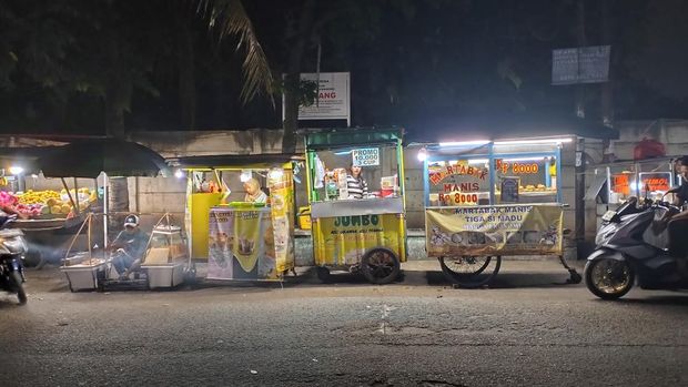 Array,Pasar Malam Pertamina, Pondok Ranji, Pusat Kuliner Berawal dari Protes Warga