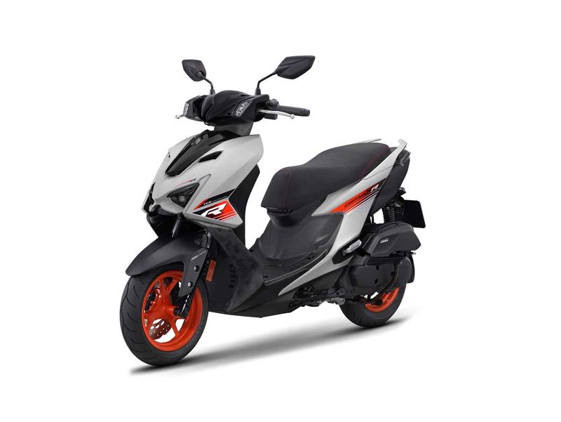 Spek Skutik Dek Rata Yamaha Penantang Vario 160: Isi Bensin Gak Perlu Buka Jok, Desain dan Dimensi, Mesin dan Performa, Fitur dan Safety, Suspensi dan Roda, Harga dan Varian