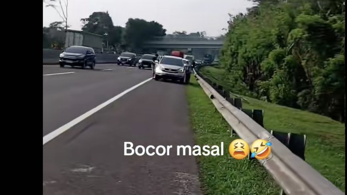 Array,Viral Ban Mobil Bocor Massal di Tol Cipularang