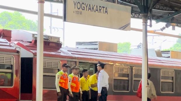Array,Stasiun Yogyakarta: Harmoni Sejarah, Budaya, dan Transportasi Modern
