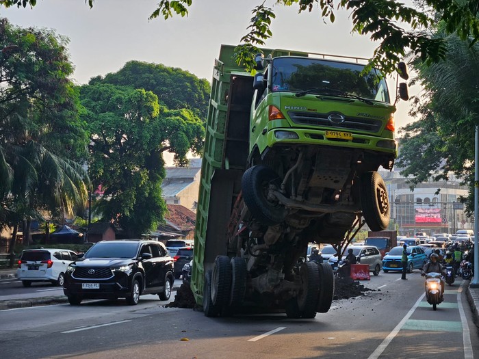 Array,Truk ODOL Nggak Bakal Bisa Ngeles Lagi, Alat Ini Bisa Ukur Bobot dengan Tepat