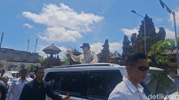 Array,Sindir Mobil Gubernur Rp 8 M, Prabowo: Mobil Presiden Saja Rp 700 Juta