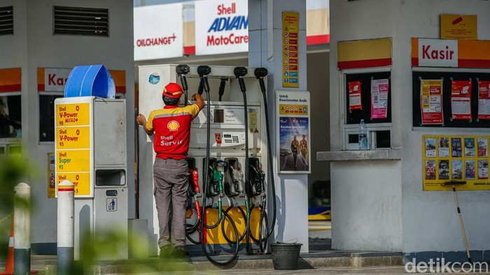 Array,Pertamina Belum Jual BBM ke SPBU Swasta yang Stoknya Kosong