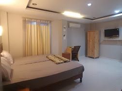 10 Hotel Murah dan Nyaman Dekat Bandara Soetta, Tarif Mulai Rp 200 Ribuan, 1. Hotel RedDoorz Plus, 2. Barata Hotel, 3. Alifah 2 Hotel, 4. Hotel Swift Inn Aeropolis Airport, 5. Le Paris Syariah Residence, 6. Smart Dream inn Aeropolis Residence 2, 7. Serasi Hotel 2, 8. Kadina 19 Avenue, 9. M1 Residence, 10. dprimahotel Airport Jakarta 1