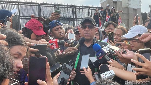 Array,THR Ojol Rp 150 Ribu, Asosiasi: Terlalu Kecil, Duit Segitu Dapet Apa?