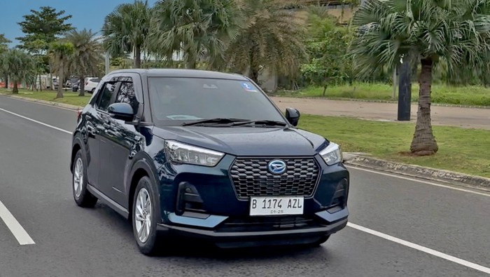 Array,Daihatsu Resmi Serahkan Rocky Hybrid ke Konsumen Pertama