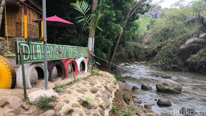 Array,Warga Kuningan Sukses Ubah Pembuangan Sampah Liar Jadi Tempat Wisata