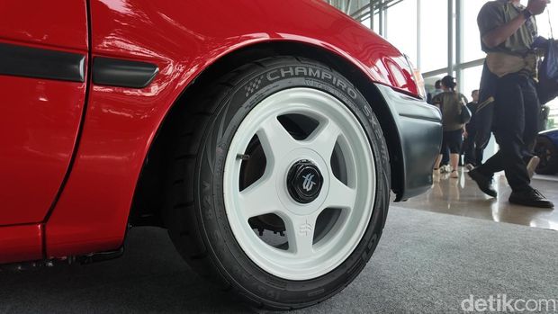Toyota Starlet Raffi Ahmad Kinclong Lagi! Tampangnya Mirip Starlet Belgia, Pemilihan Cat Ciamik!, Attention to Detail yang Luar Biasa, Kaki-kaki 'Sekut' dengan Pelek TBW, Interior Siap Bawa Nostalgia