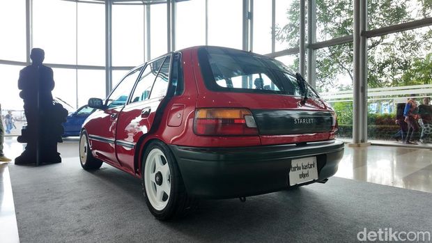 Toyota Starlet Raffi Ahmad Kinclong Lagi! Tampangnya Mirip Starlet Belgia, Pemilihan Cat Ciamik!, Attention to Detail yang Luar Biasa, Kaki-kaki 'Sekut' dengan Pelek TBW, Interior Siap Bawa Nostalgia