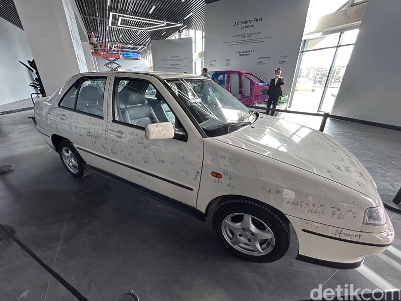 Array,Mengenal Mobil Pertama Chery, Sedan Fulwin