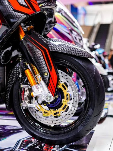 Array,Xmax versi Hedon, Harga Velgnya Aja Bisa Kebeli Nmax Turbo!