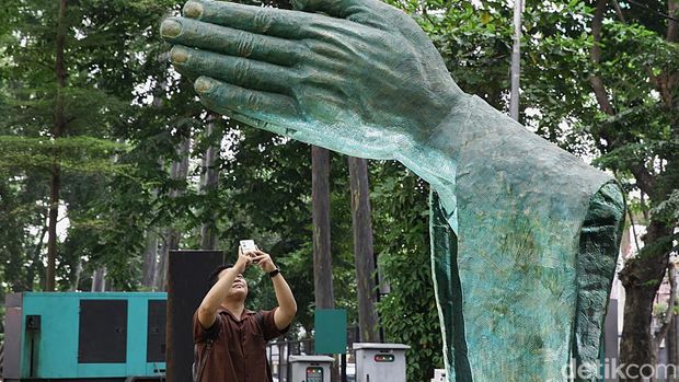 Bosan ke Mal Terus? Cobain 17 Spot Jalan-jalan Seru di Jakarta Ini Buat Weekend!, 1. M Bloc Space, 2. Pos Bloc Jakarta, 3. Taman Ismail Marzuki (TIM), 4. Kawasan Wisata Kota Tua, 5. Monumen Nasional (Monas), 6. Tebet Eco Park, 7. Hutan Kota GBK, 8. Hutan Mangrove &amp; Pantai PIK 2, 9. Pantai Ancol, 10. Taman Suropati &amp; Taman Menteng, 11. Taman Cattleya, 12. Museum MACAN, 13. Moja Museum, 14. Trans Studio Cibubur, 15. Skybridge Velodrome, 16. Urban Forest Cipete, 17. Batavia PIK (The Floating City)