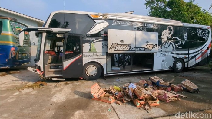 Array,Pelajaran dari Kecelakaan Bus PO Haryanto yang Terguling di Tol Batang