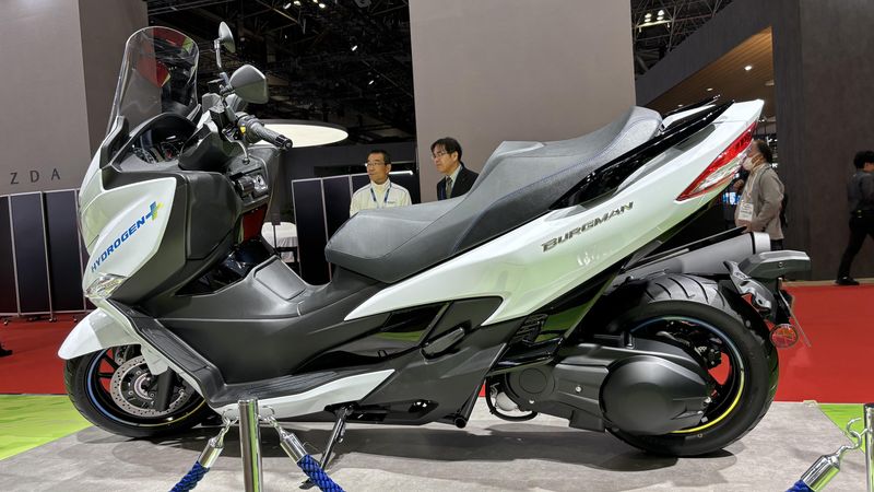 Mobil-Motor Suzuki buat Hadapi Masalah Lingkungan: Fronx Etanol-Burgman Hidrogen, Mobil Listrik Vision e-Sky, Motor Listrik e-VanVan, Suzuki Fronx Bensin Etanol, e-Address BEV, Suzuki Burgman Hidrogen