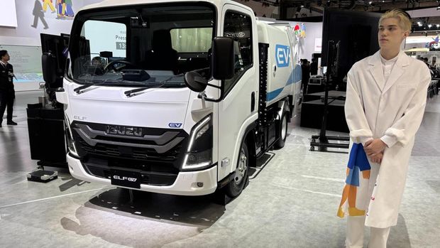 Array,Isuzu Pamer Ragam Teknologi Masa Depan: Mesin Multifuel-Bus Tanpa Sopir