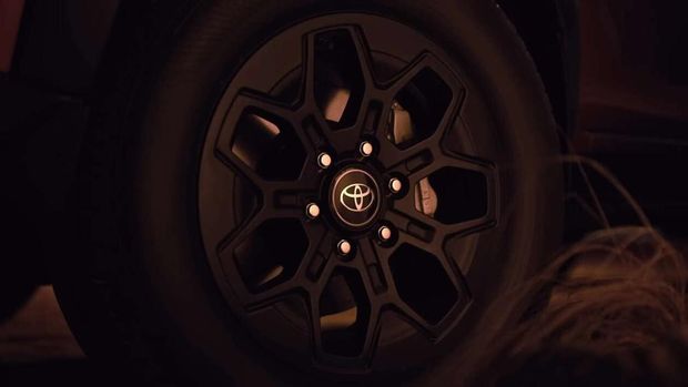 Array,Ini Dia Teaser Toyota Hilux Terbaru, Meluncur 10 November