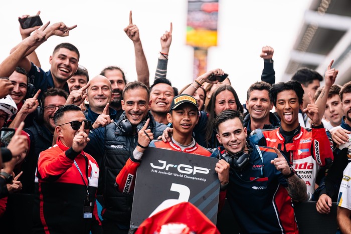 Array,Kemenangan Gila Pebalap Indonesia Kiandra di Barcelona: Start 24, Finis ke-1