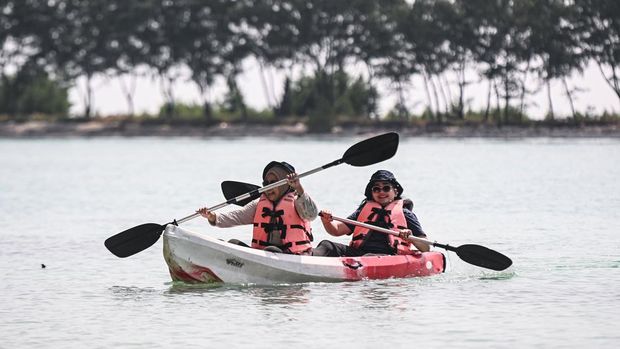 8 Pantai Dekat Jakarta, Cocok untuk Liburan Singkat Saat Nataru, 1. Pantai Ancol, 2. Pantai Pulau Macan, 4. Pantai Pulau Pari, 5. Pantai Sunrise, 6. Pantai Tanjung Lesung, 7. Pantai Sawarna, 8. Pantai Florida