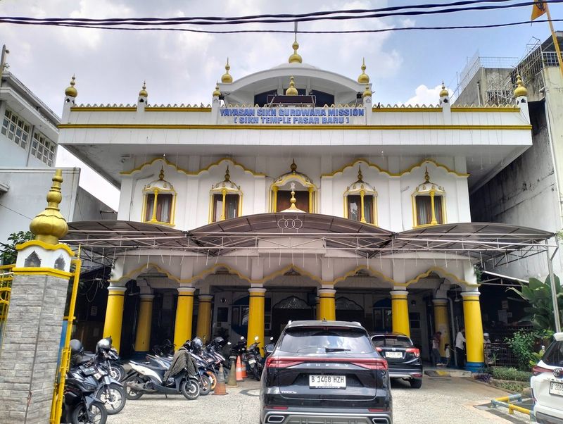 7 Spot Wajib Dikunjungi di Little India, Komunitas India di Jakarta, 1. Sekolah Mahatma Gandhi, 2. State Bank of India (SBI), 3. SAI Study Group, 4. Sikh Temple Pasar Baru, 5. Tharoomal Detaram (T&D), 6. Martabak HAR, 7. Toko Populer