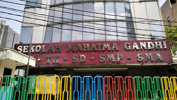7 Spot Wajib Dikunjungi di Little India, Komunitas India di Jakarta, 1. Sekolah Mahatma Gandhi, 2. State Bank of India (SBI), 3. SAI Study Group, 4. Sikh Temple Pasar Baru, 5. Tharoomal Detaram (T&D), 6. Martabak HAR, 7. Toko Populer
