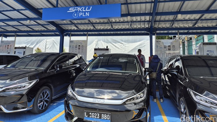 Array,Insentif Mobil Listrik Dicabut saat Lagi 'Bulan Madu' dengan Pembeli Pertama