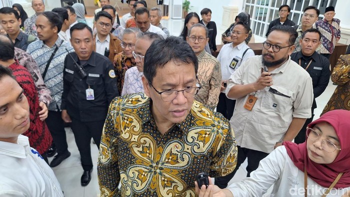 Array,Menkeu Purbaya Akui Belum Baca Surat Menperin terkait Usulan Insentif Otomotif