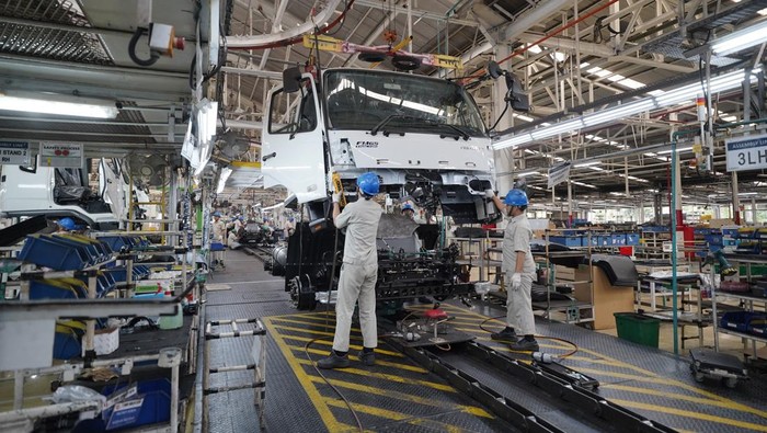 Array,Miris! Otomotif RI Lagi Lesu, Digempur Impor Pickup India dan Truk China
