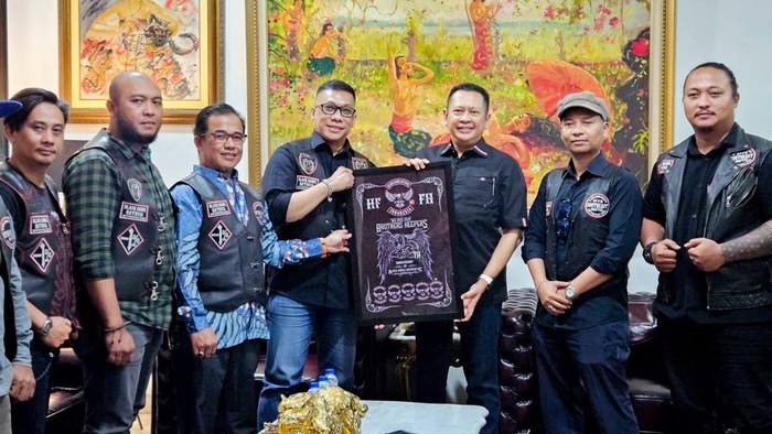 Array,Bamsoet Ajak Komunitas Otomotif Jadi Penggerak Sosial dan Ekonomi Rakyat