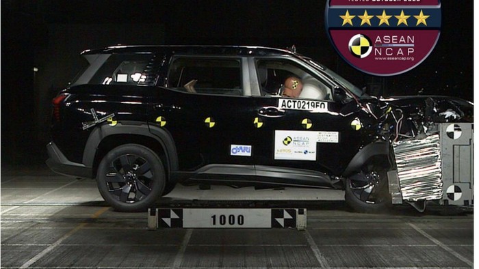 Array,Mitsubishi Destinator Dites Tabrak, Ini Hasilnya