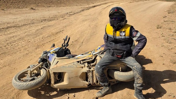 Array,Cerita Bikers Indonesia Umrah Naik Motor, Ngerasain Isi Bensin Rp 500 per Liter