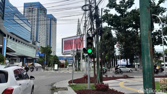 Array,Bahaya Kabel Semrawut Bikin Kecelakaan