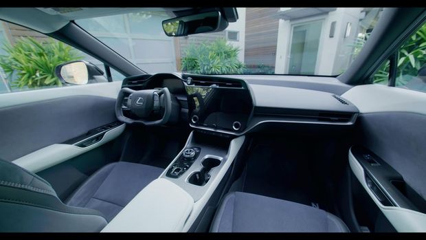 Array,Debut RZ 500e di GJAW 2025, BEV Lexus Pertama Berteknologi Steer-by-Wire