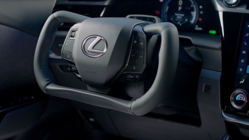 Array,Debut RZ 500e di GJAW 2025, BEV Lexus Pertama Berteknologi Steer-by-Wire