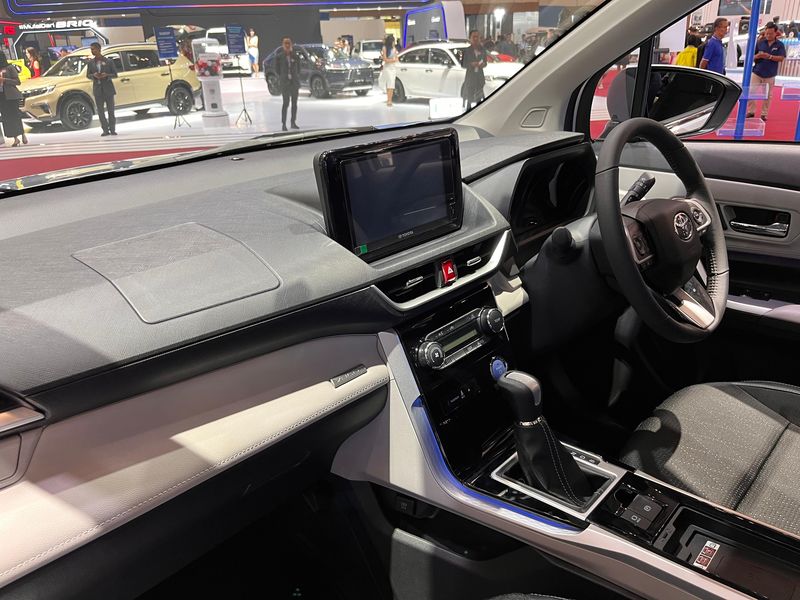 Array,Spesifikasi Toyota Veloz Hybrid Termurah yang Dijual Rp 299 Juta
