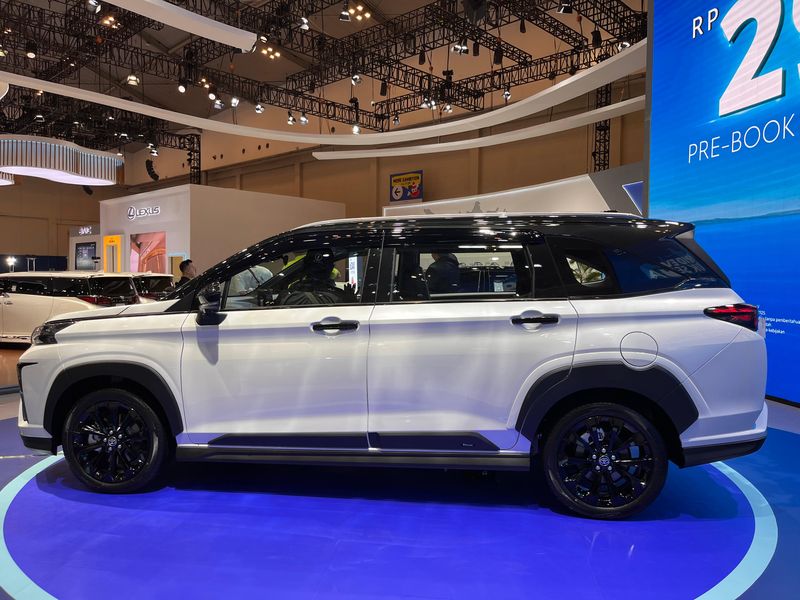 Array,Paket Komplet! Ini Fitur yang Ditawarkan di Veloz Hybrid Varian Tertinggi