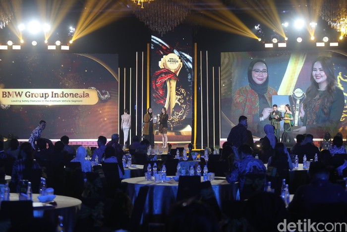 Array,BMW Sabet Gelar Leading Safety Features in the Premium Vehicle Segment