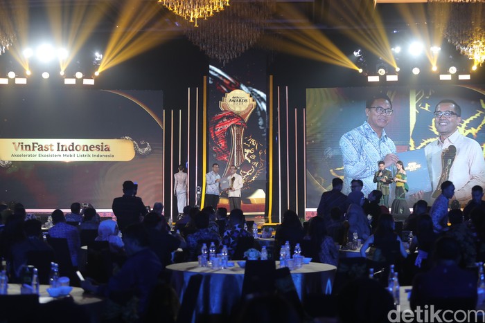 Array,VinFast Raih Penghargaan Akselerator Ekosistem Mobil Listrik Indonesia