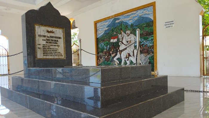 Array,Makam Pahlawan di Tanah Minahasa: Jejak Terakhir Tuanku Imam Bonjol di Lotta