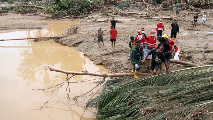 Array,Intip Garasi Bupati Aceh Selatan yang Disorot Gegara Umrah saat Banjir Bandang